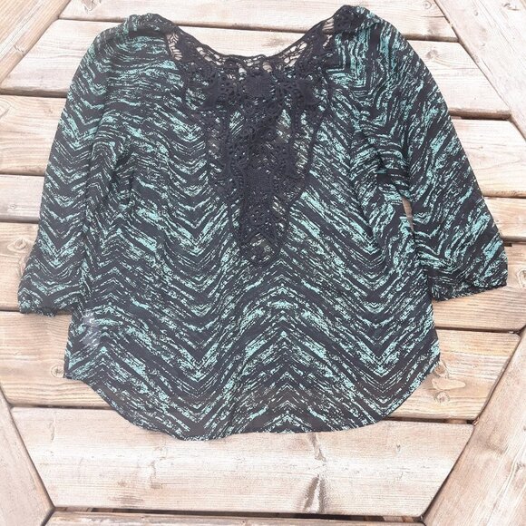 FLOWY Maurice's Blouse Lace Back XL Green and Black Maurices - Picture 3 of 3